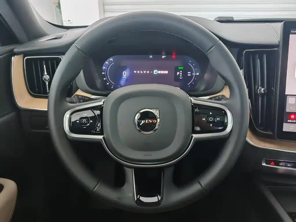 Volvo XC60 PHEV — миниатюра 19