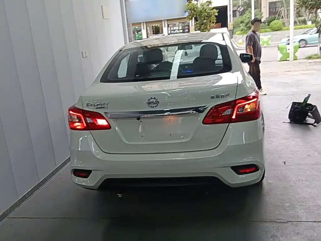 Nissan Sylphy — миниатюра 6