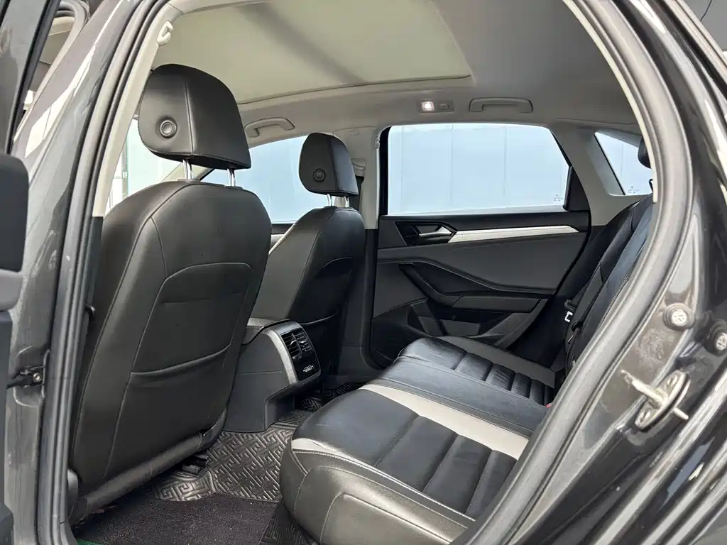 Volkswagen Sagitar — миниатюра 5