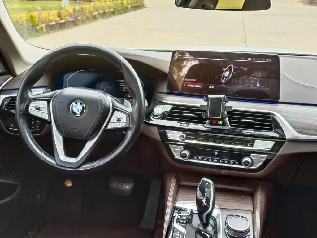 BMW 5 Series — миниатюра 6