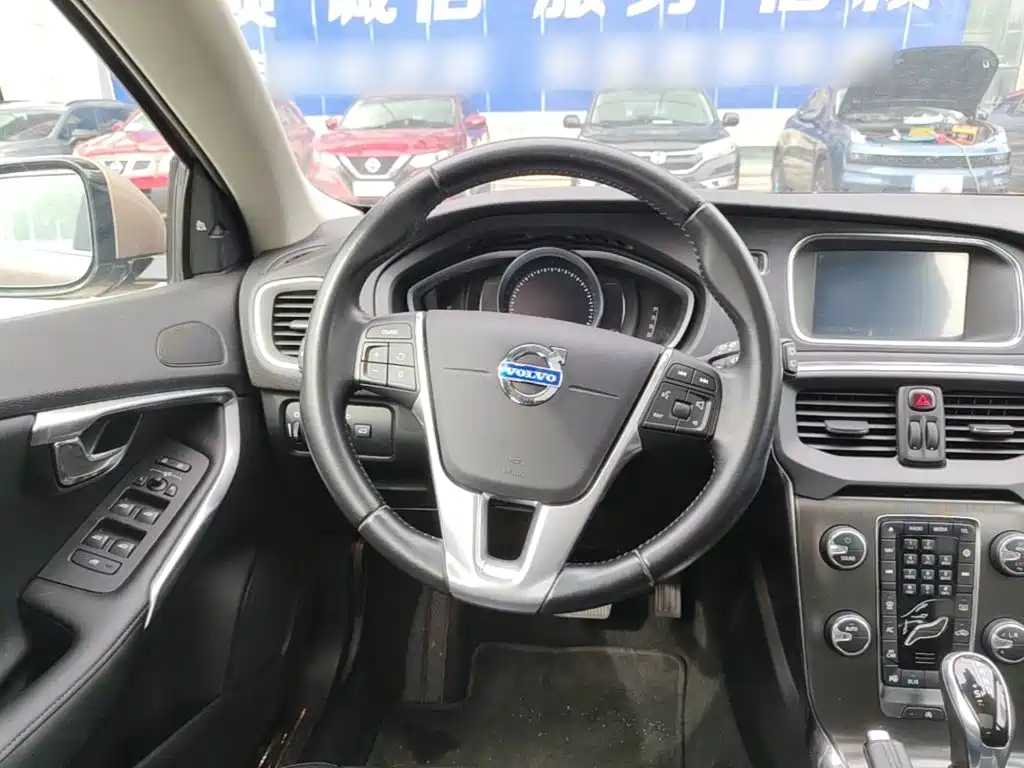 Volvo V40 — миниатюра 11