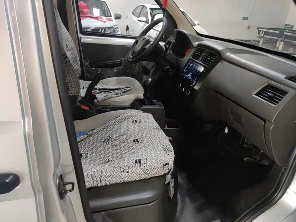 Wuling Rongguang S — миниатюра 25