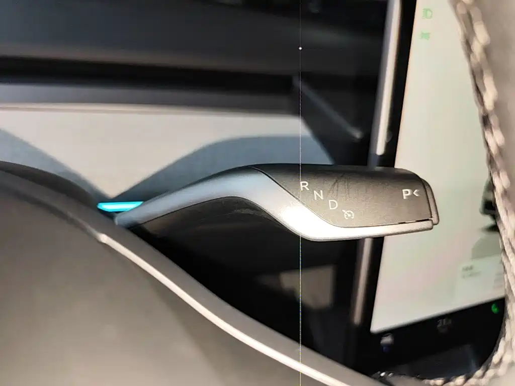 Tesla Model Y — миниатюра 14