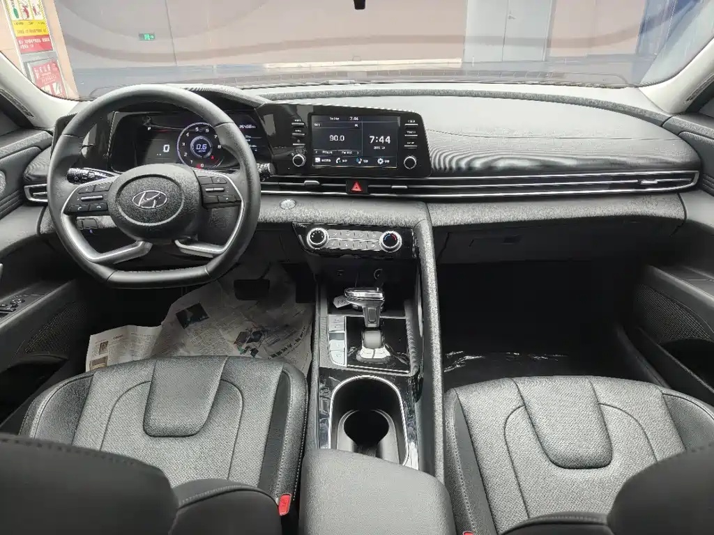 Hyundai Elantra — миниатюра 13