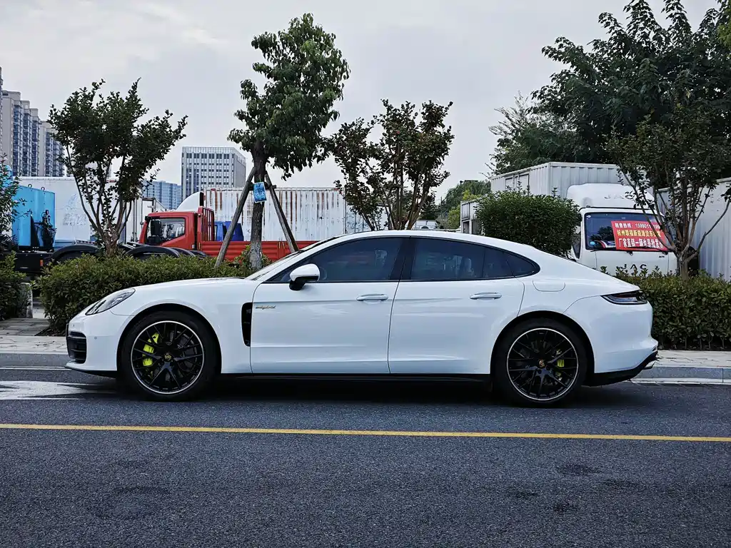 Porsche Panamera Hybrid — миниатюра 5