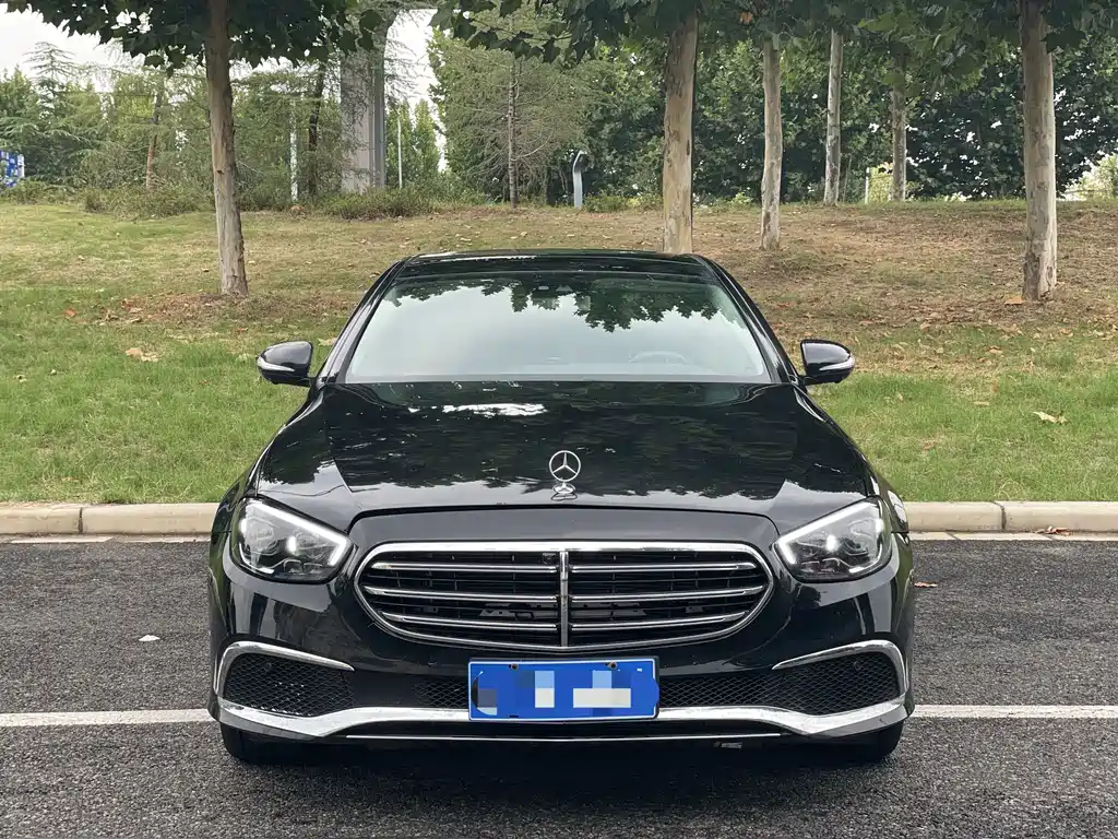 Mercedes-Benz E-Class — миниатюра 3
