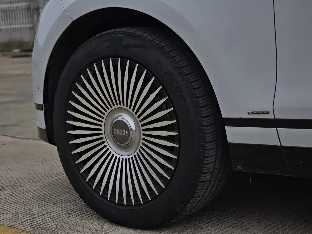 Land Rover Velar — миниатюра 4