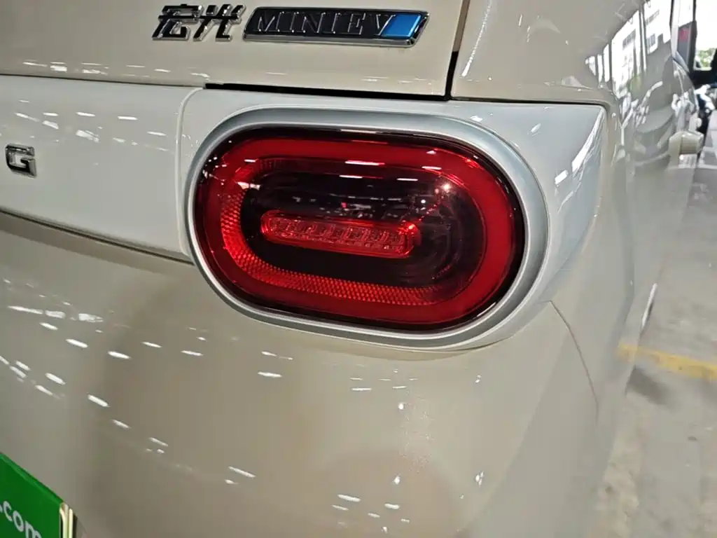 Wuling MINIEV — миниатюра 8