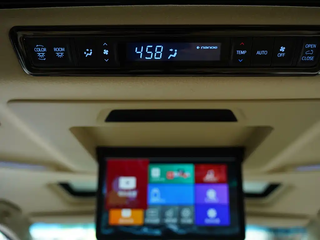 Toyota Vellfire — миниатюра 11