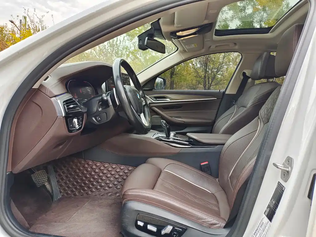 BMW 5 Series — миниатюра 7