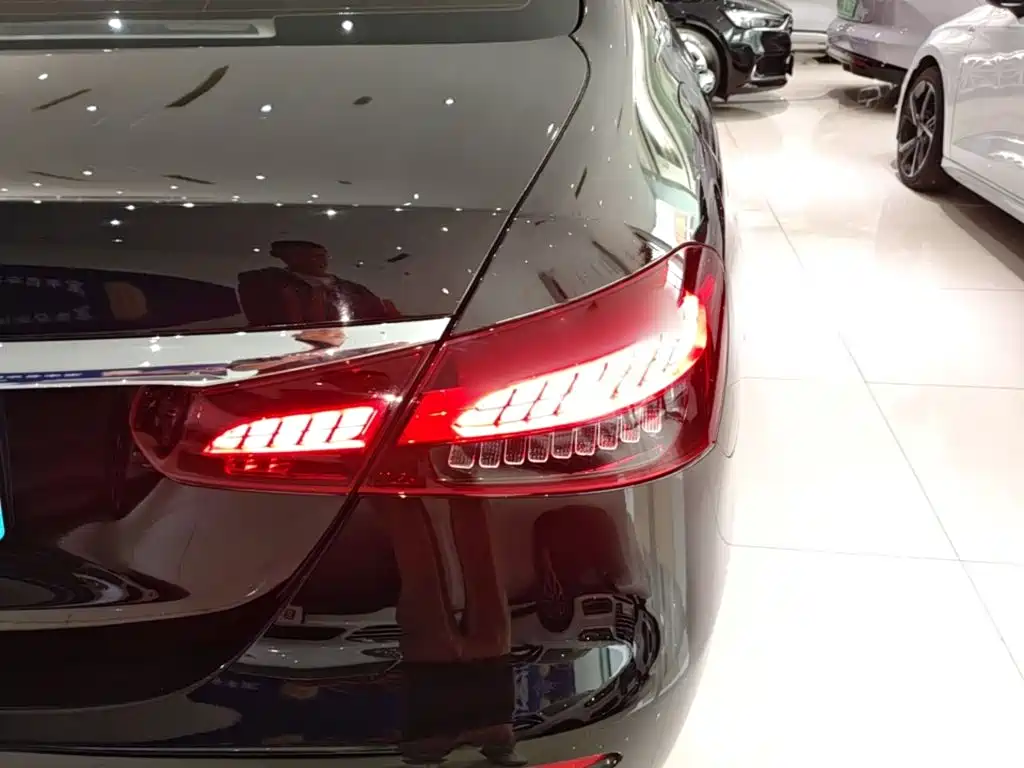 Mercedes-Benz E-Class — миниатюра 8