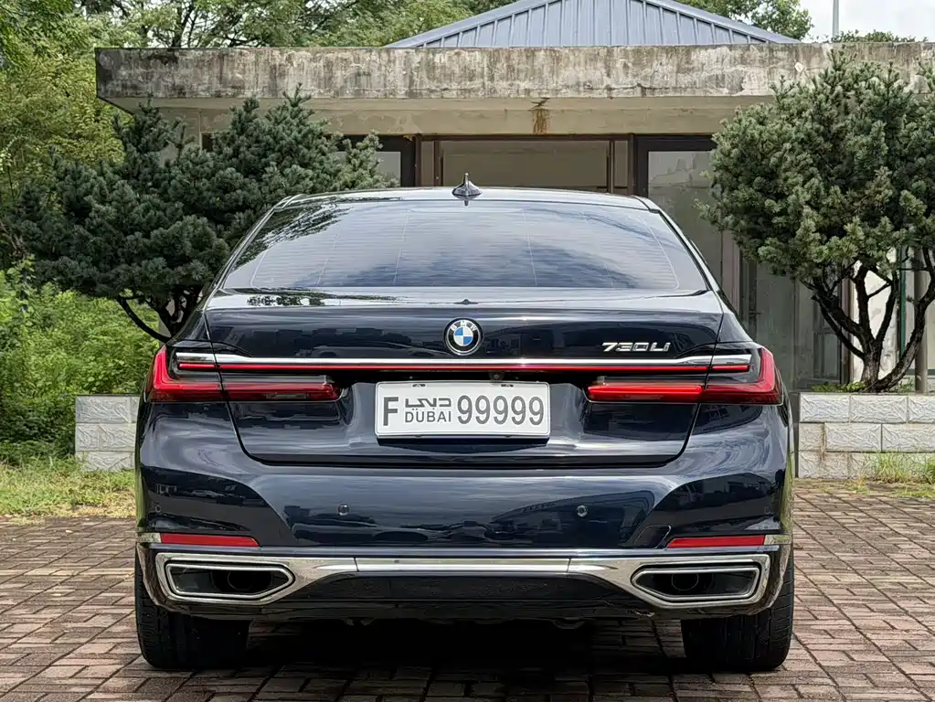 BMW 7 Series — миниатюра 8