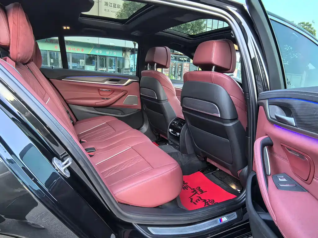 BMW 5 Series — миниатюра 8