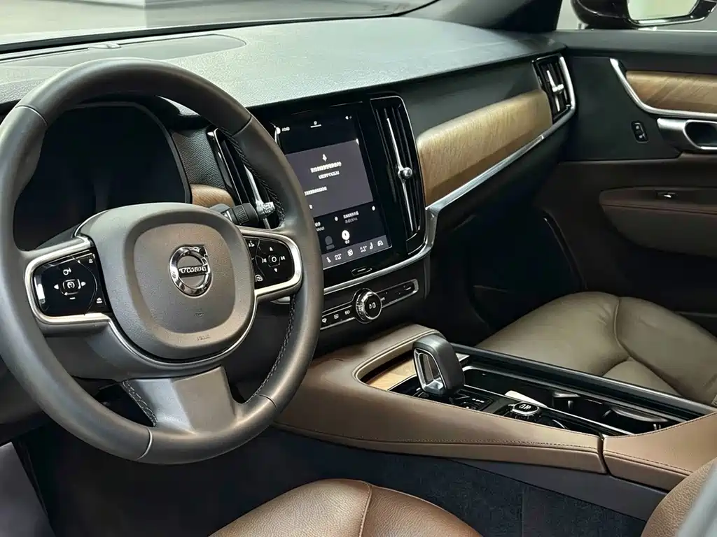 Volvo S90 — миниатюра 6