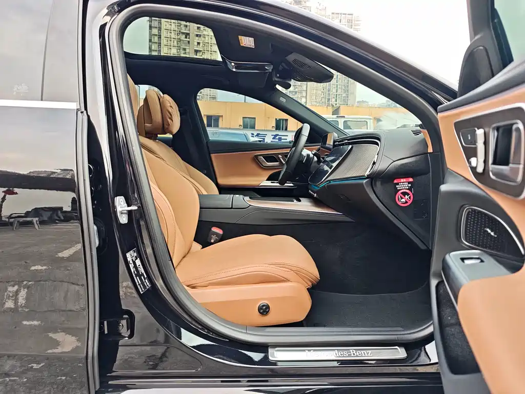 Mercedes-Benz E-Class — миниатюра 13