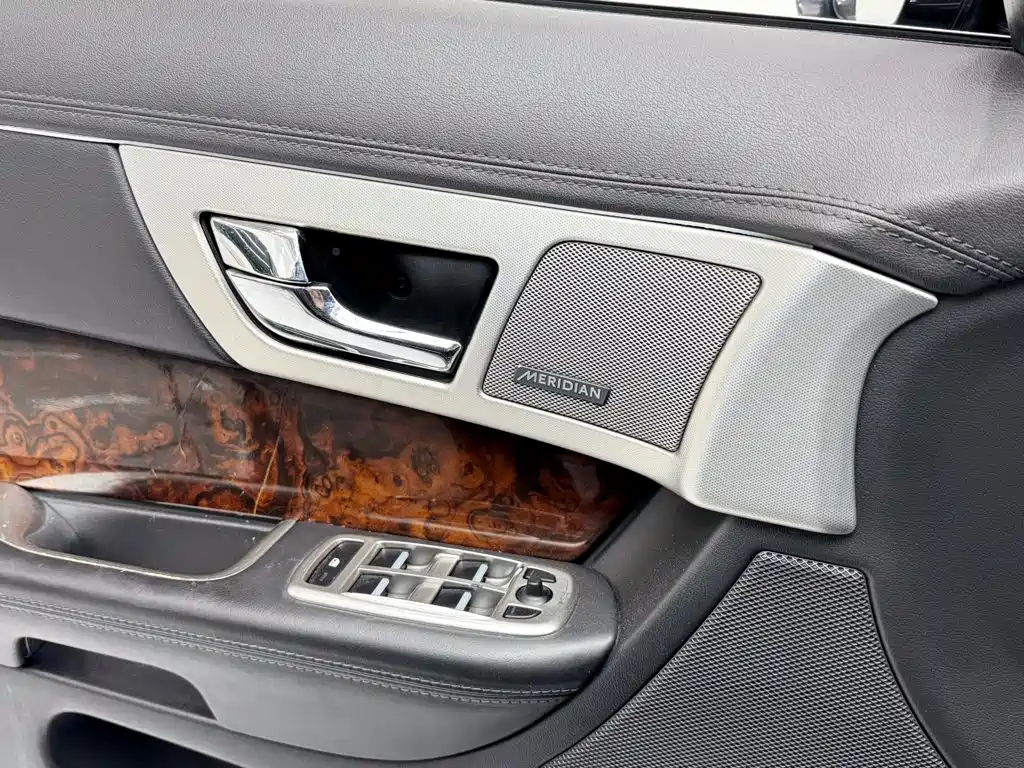 Jaguar XF — миниатюра 12