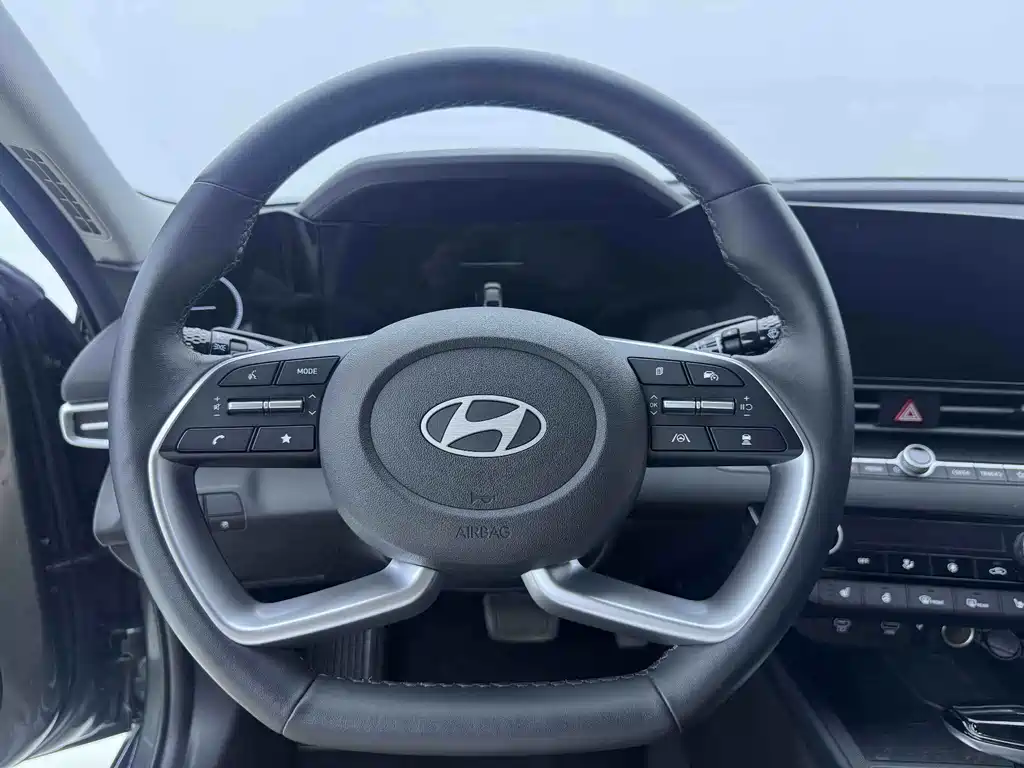 Hyundai Elantra — миниатюра 11