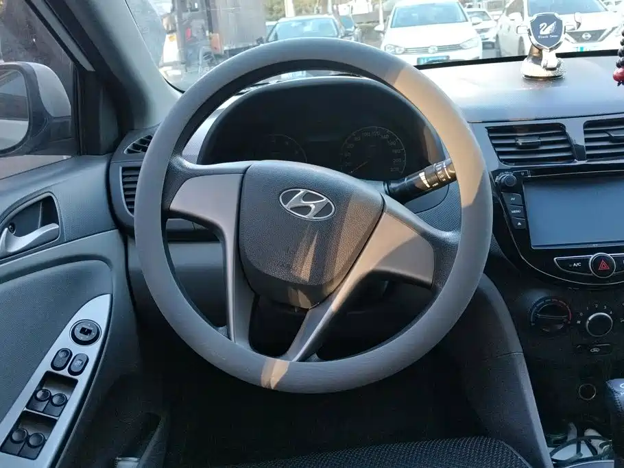 Hyundai Verna — миниатюра 15