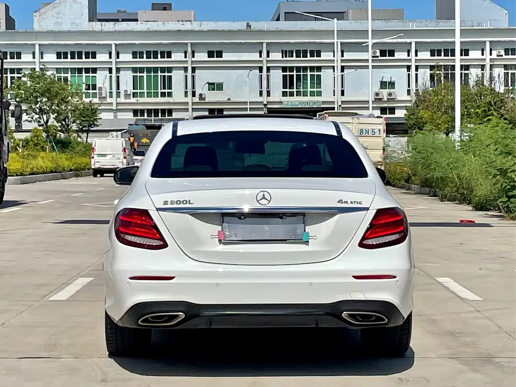 MERCEDES-BENZ E CLASS