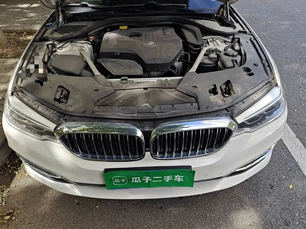 BMW 5 Series — миниатюра 11