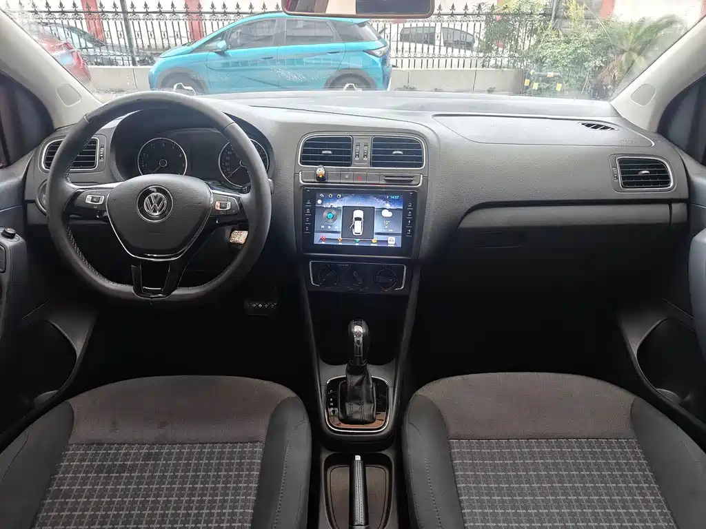 Volkswagen Polo — миниатюра 12