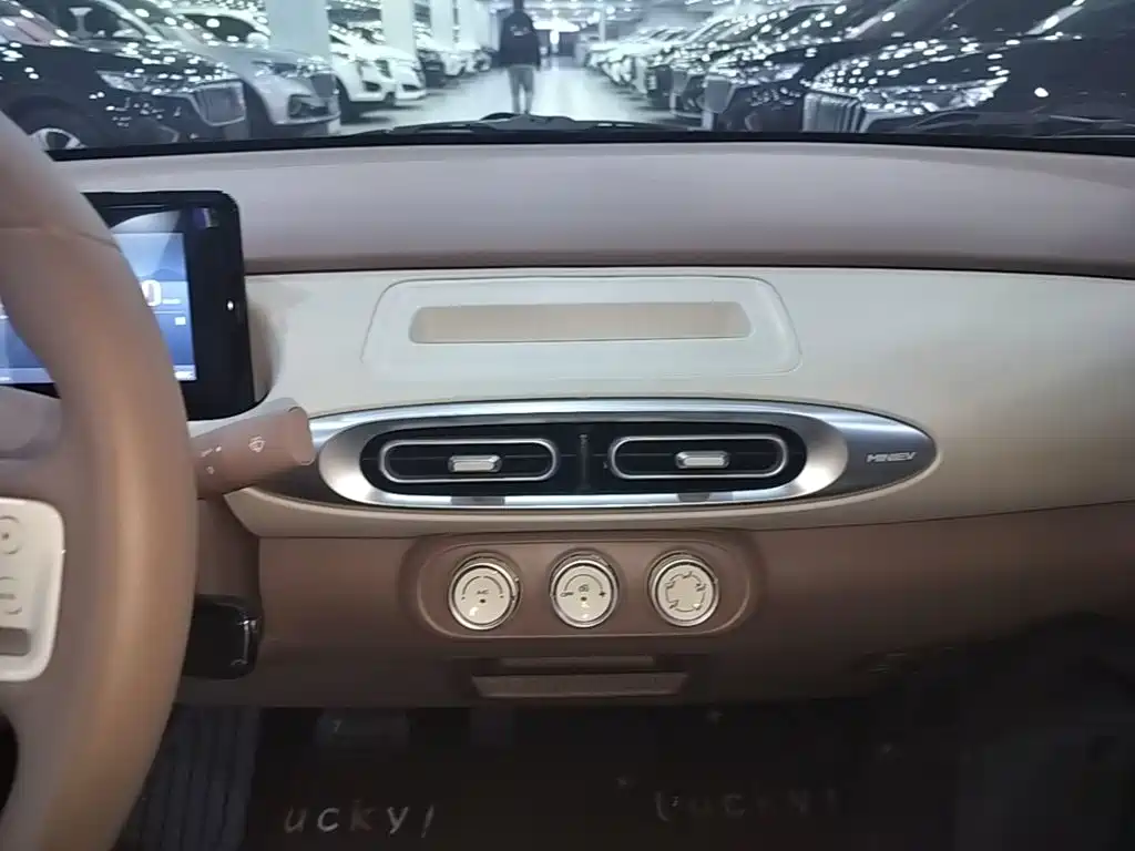 Wuling MINIEV — миниатюра 13