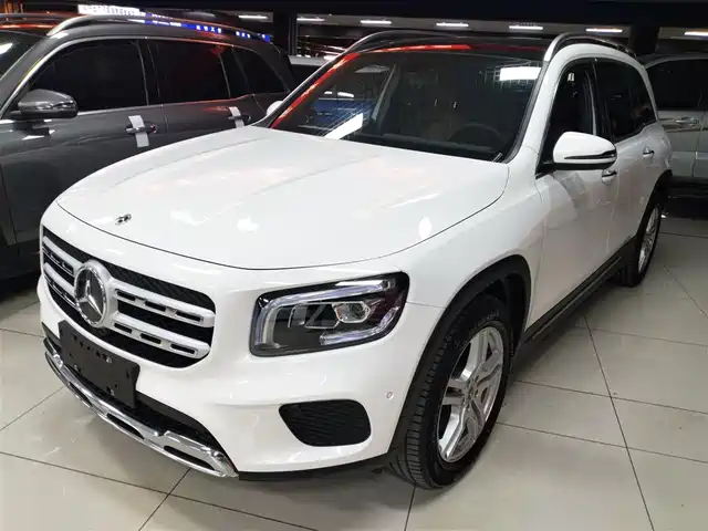 MERCEDES-BENZ GLB