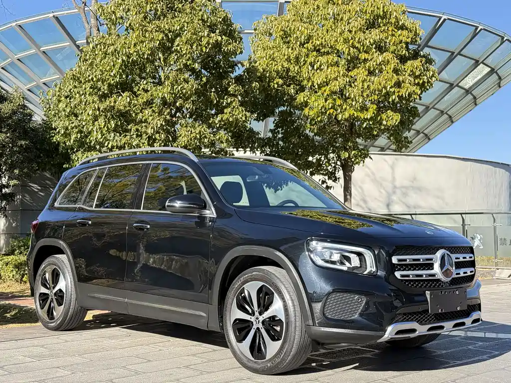 MERCEDES-BENZ GLB