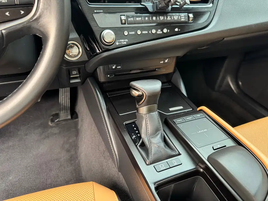 Lexus ES — миниатюра 13
