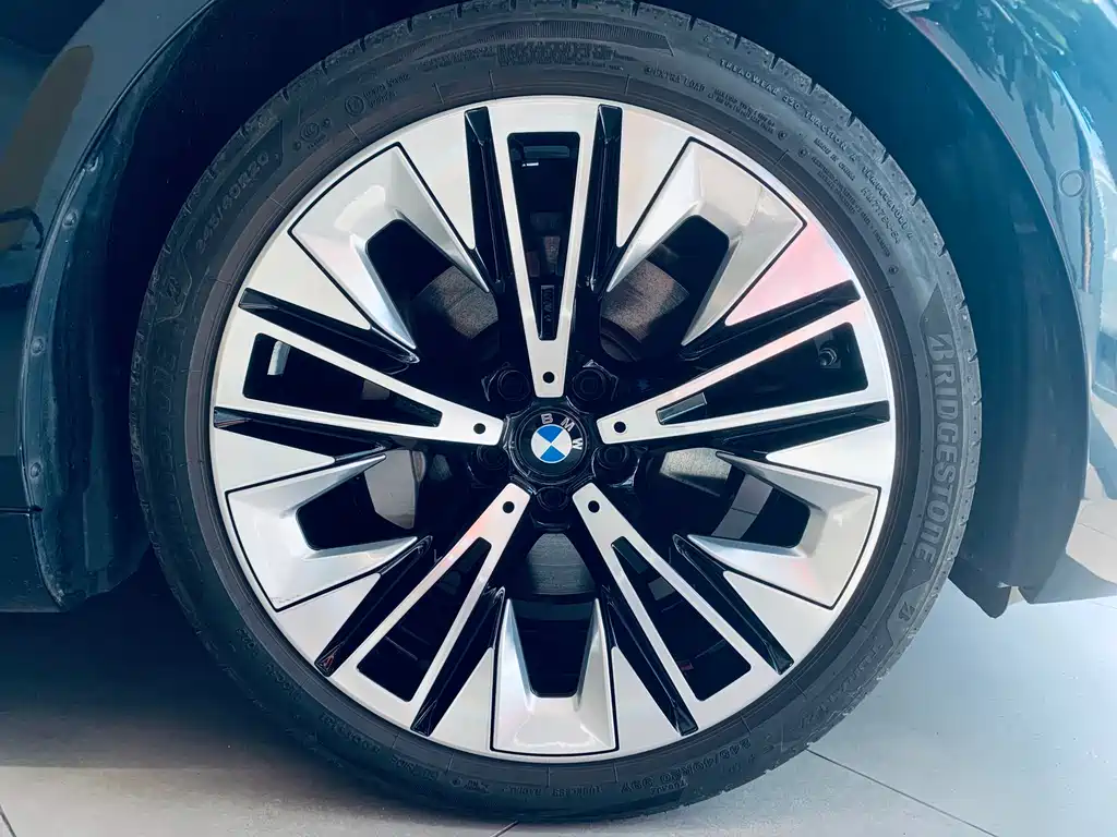 BMW 5 Series — миниатюра 14
