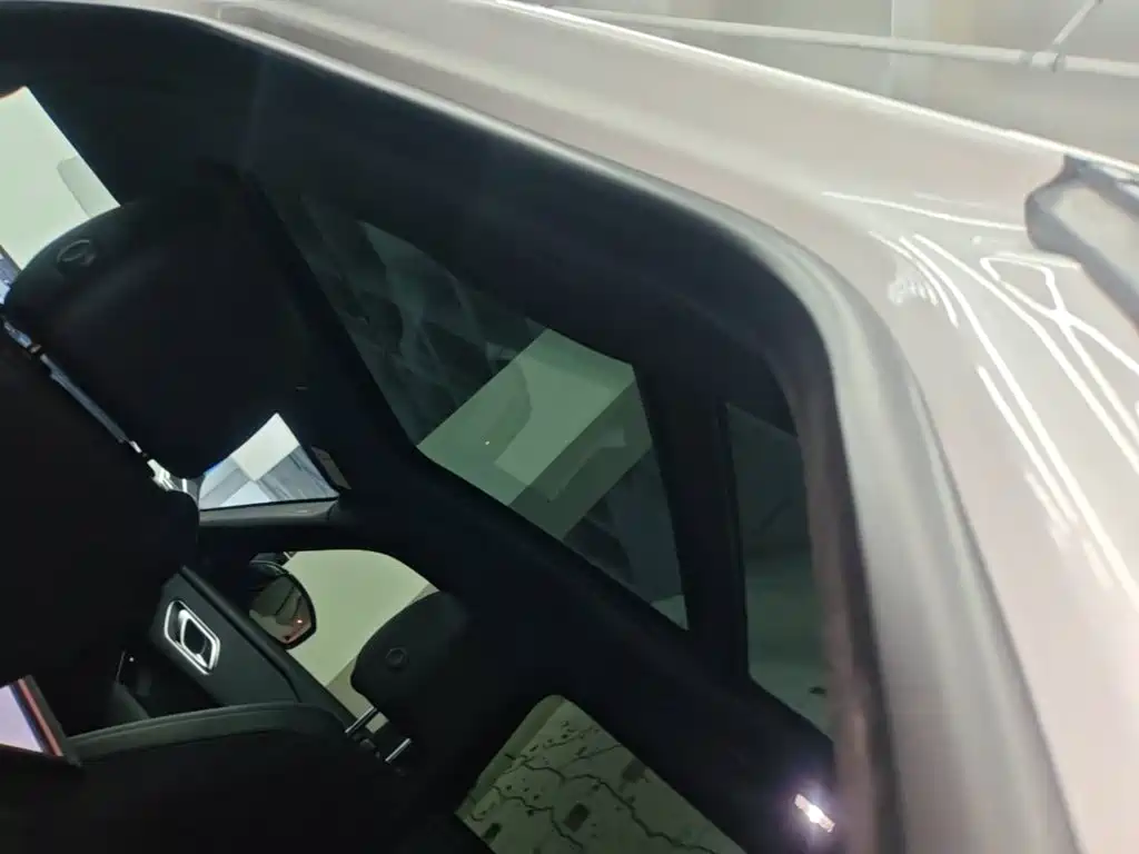 Land Rover Velar — миниатюра 18