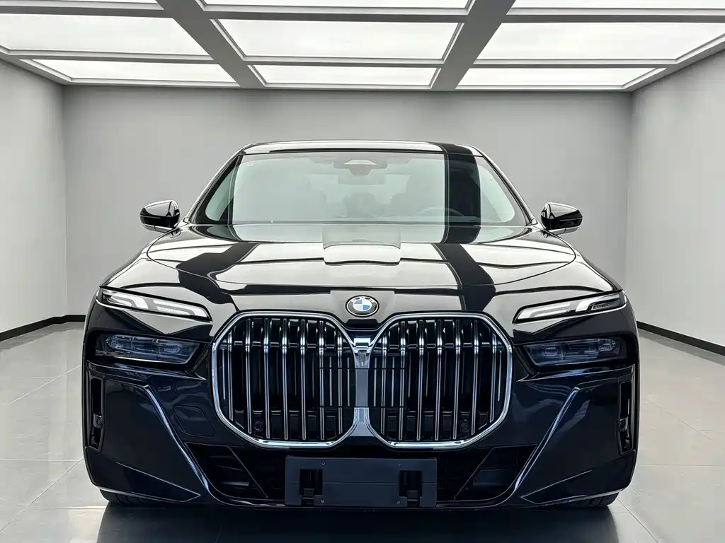 BMW 7 Series — миниатюра 2