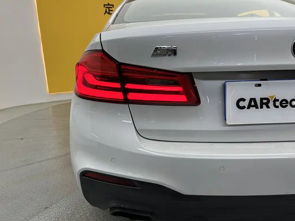 BMW 5 Series — миниатюра 12