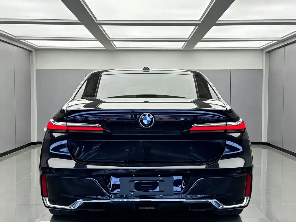 BMW 7 Series — миниатюра 10
