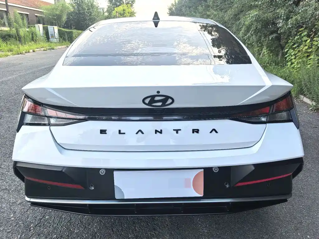 Hyundai Elantra — миниатюра 9