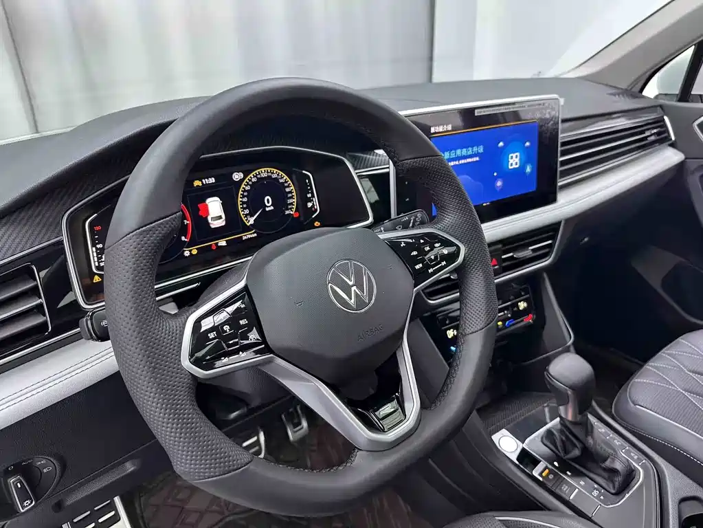 Volkswagen Tiguan L — миниатюра 5