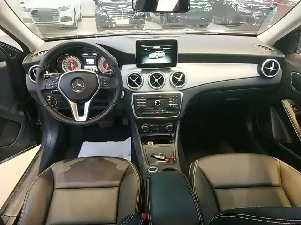 Mercedes-Benz GLA — миниатюра 10