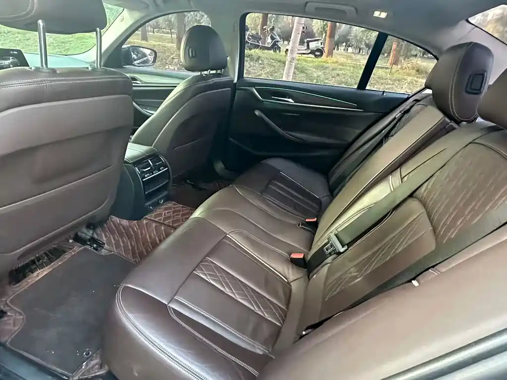 BMW 5 Series — миниатюра 6