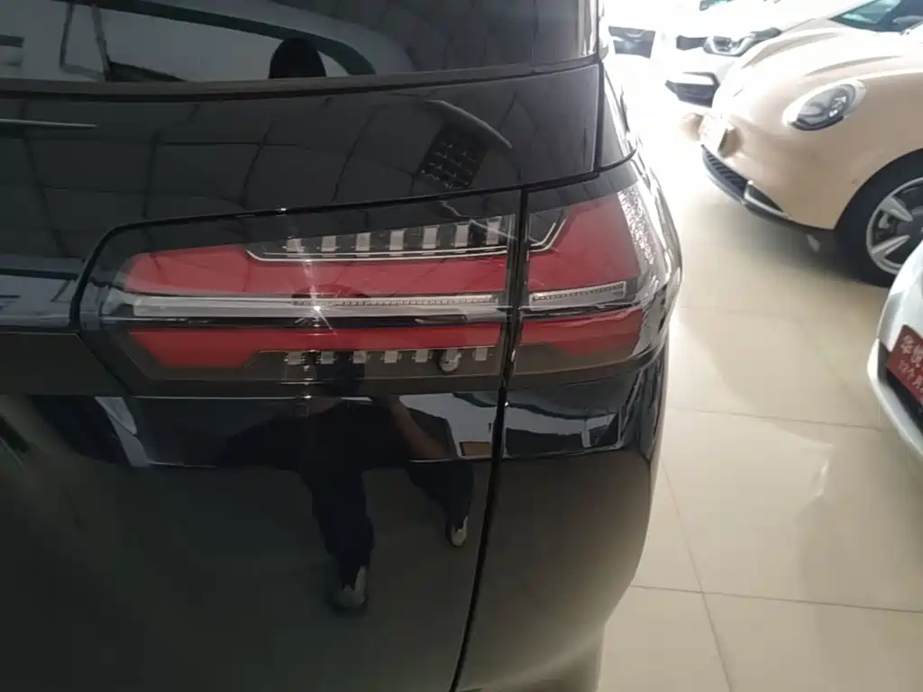 Wuling Xingguang 730 New Energy — миниатюра 8