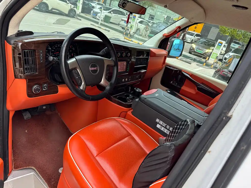 GMC Savana — миниатюра 7