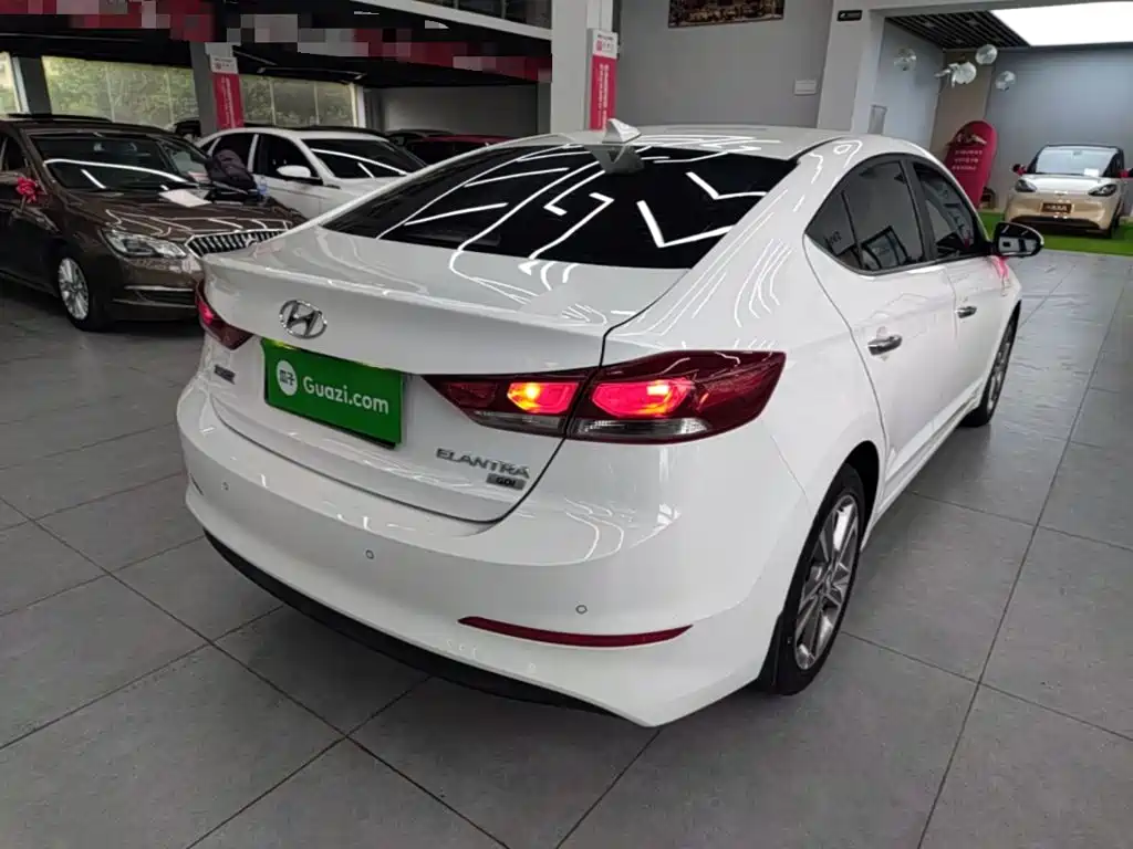 Hyundai Elantra — миниатюра 7