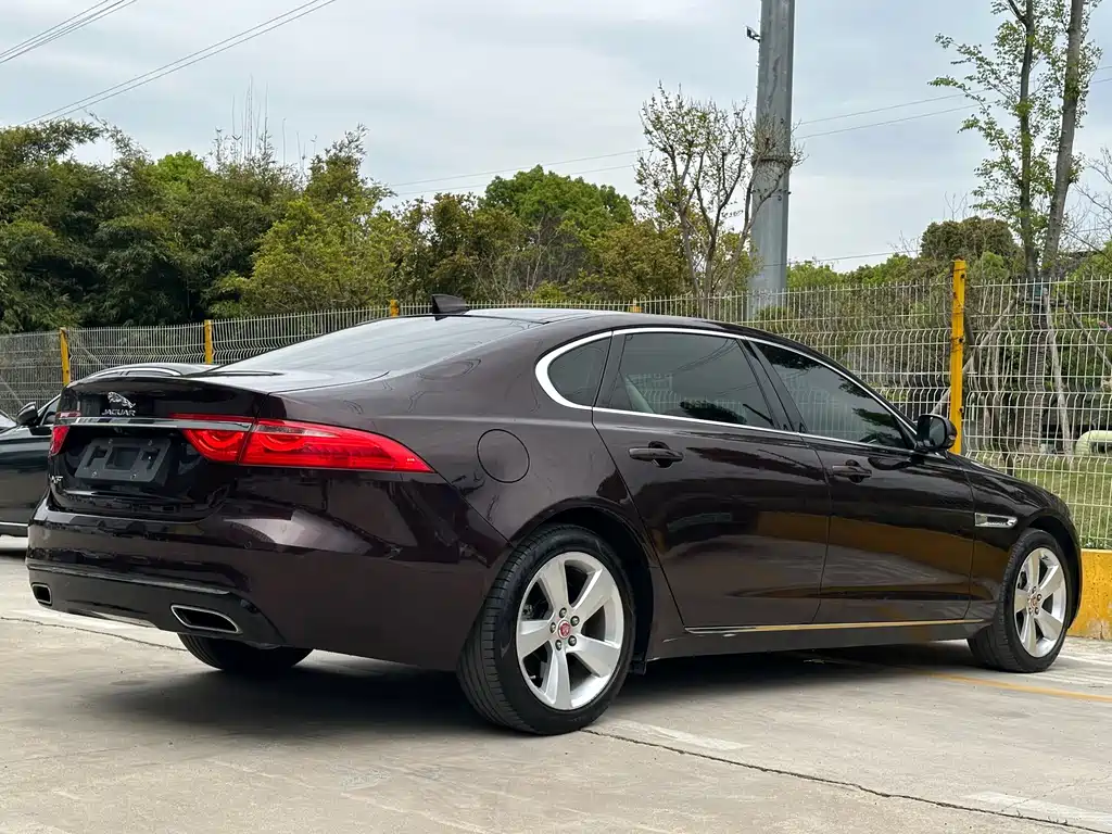Jaguar XFL — миниатюра 4