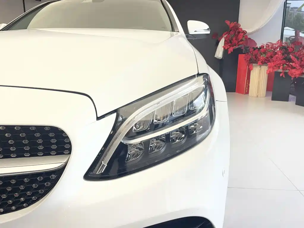 Mercedes-Benz C-Class — миниатюра 4