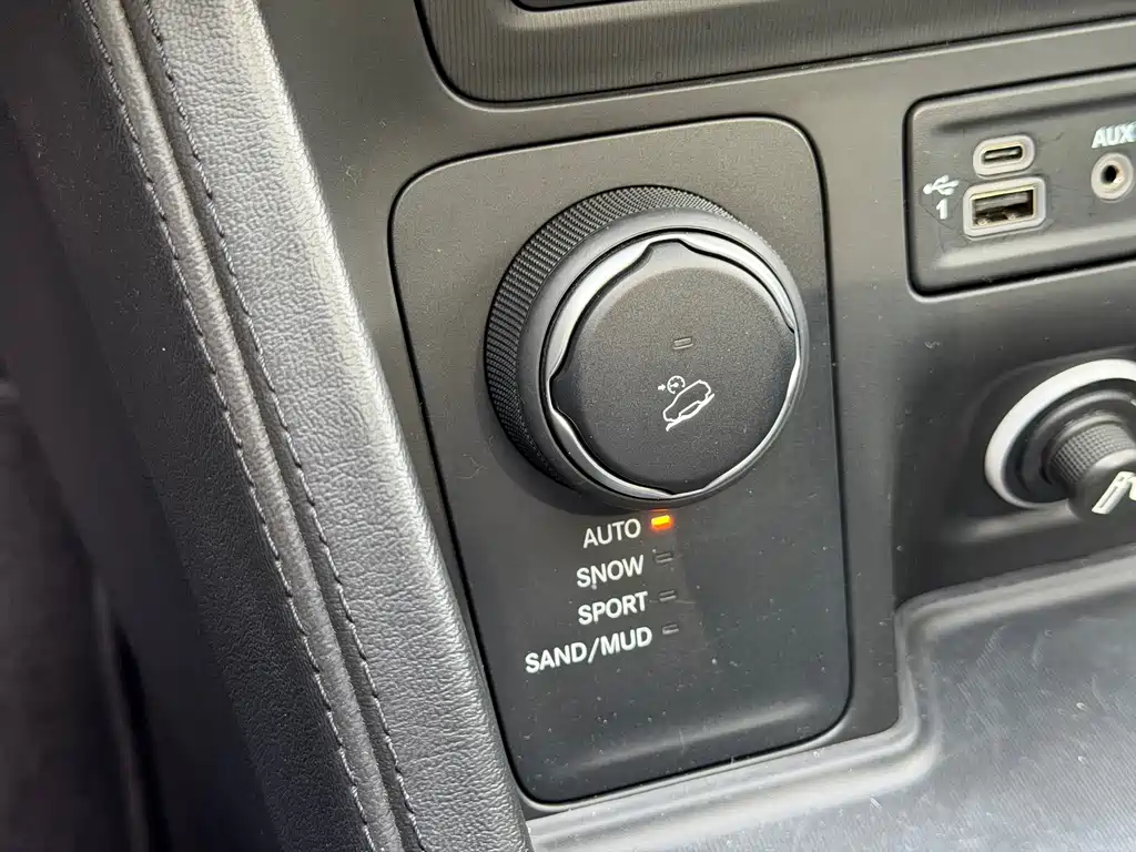 Jeep Grand Commander — миниатюра 12
