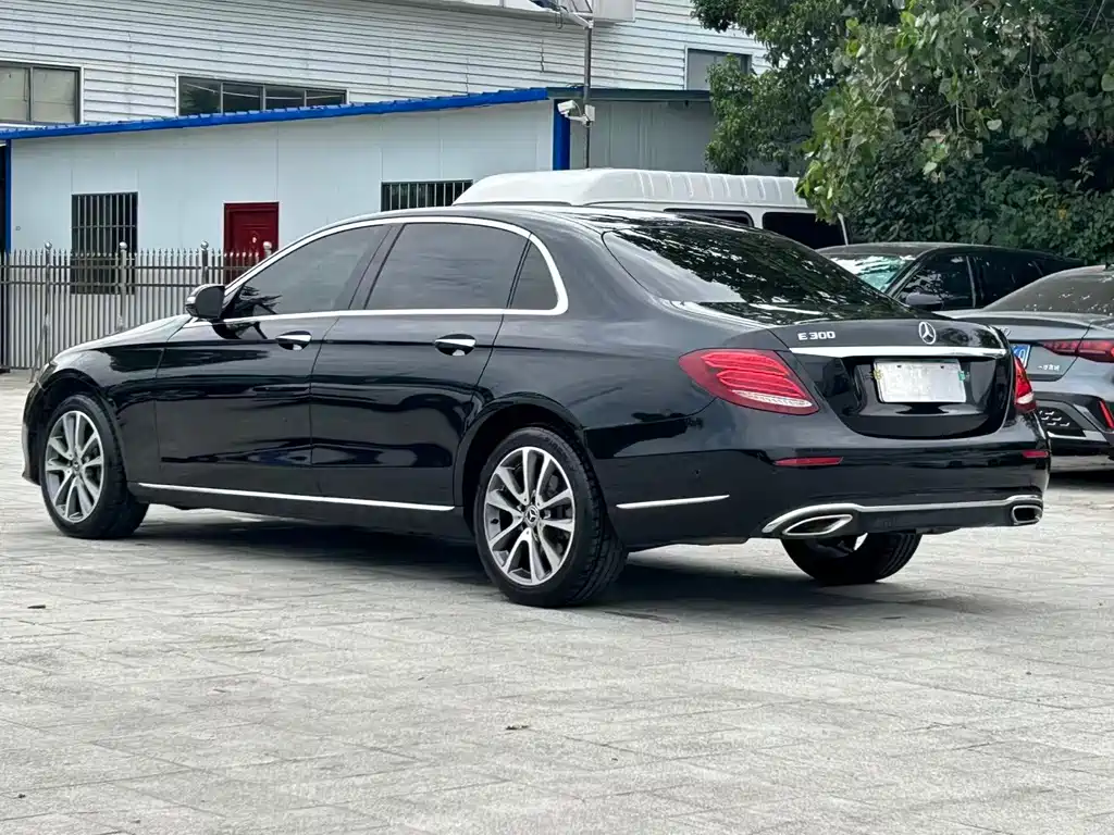 Mercedes-Benz E-Class — миниатюра 4