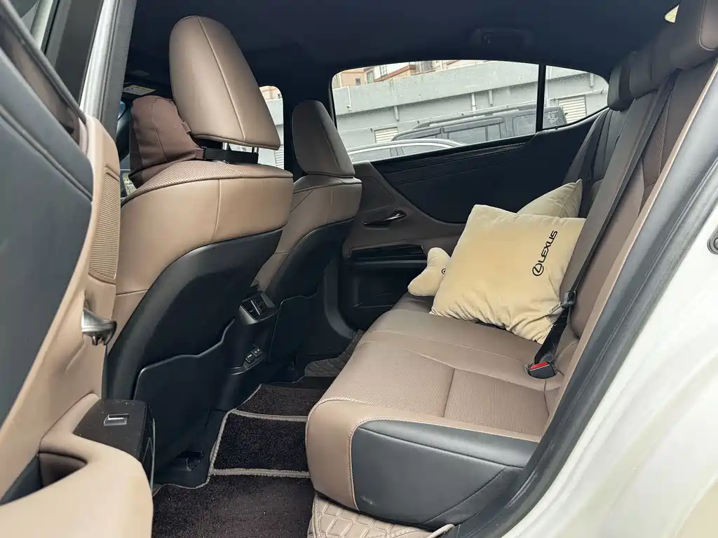 Lexus ES — миниатюра 8