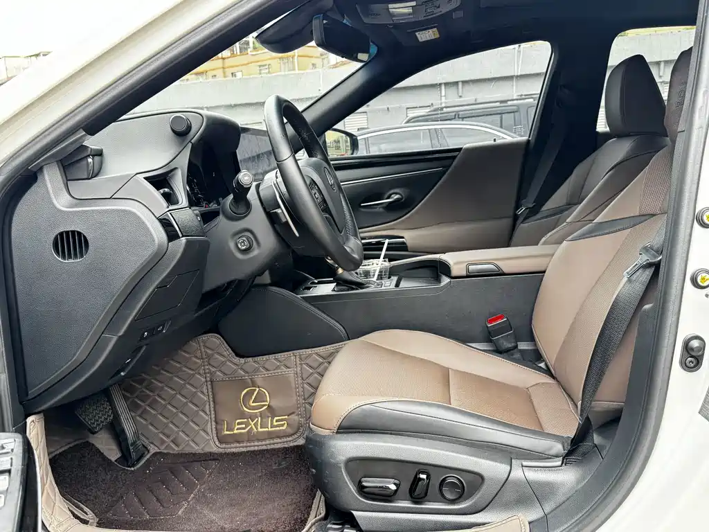 Lexus ES — миниатюра 10