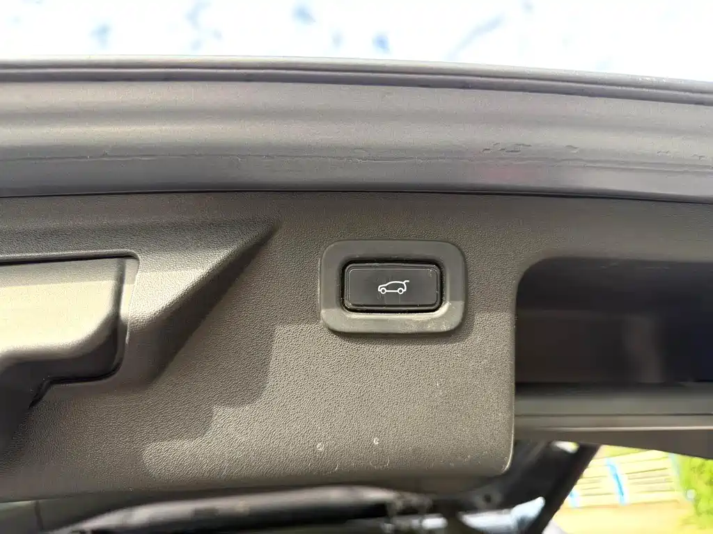 LAND ROVER DISCOVER SPORTS