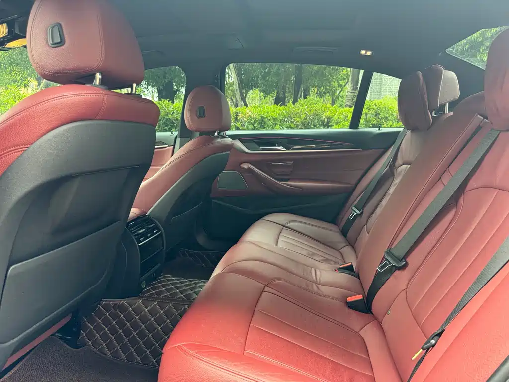 BMW 5 Series — миниатюра 8