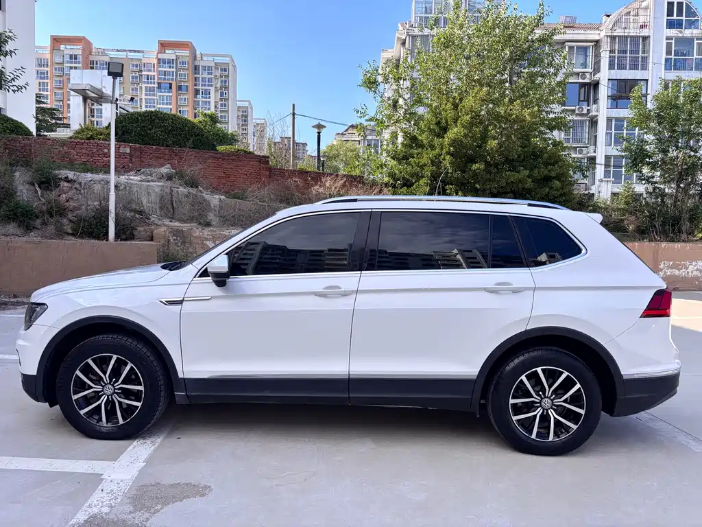 Volkswagen Tiguan L L 2018 330TSI AT Luxury
